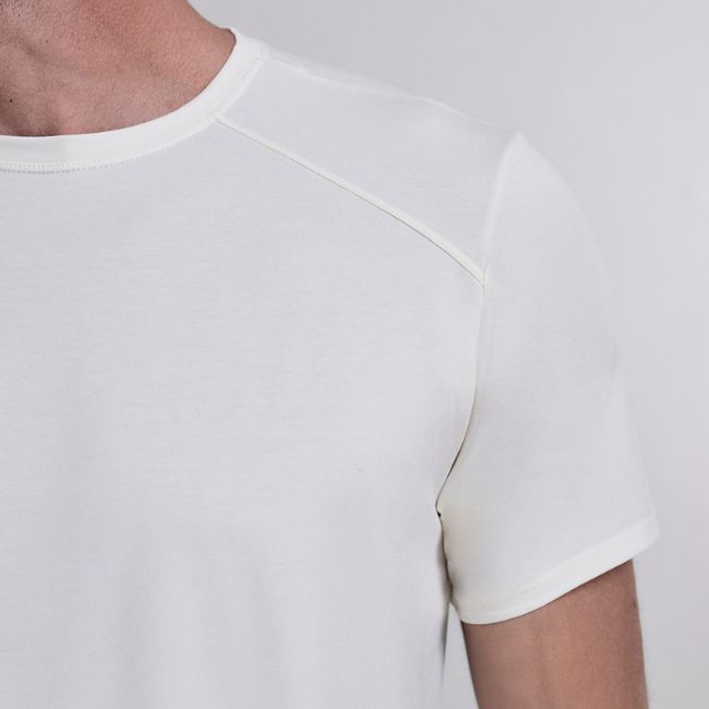 camiseta tecnológica branca