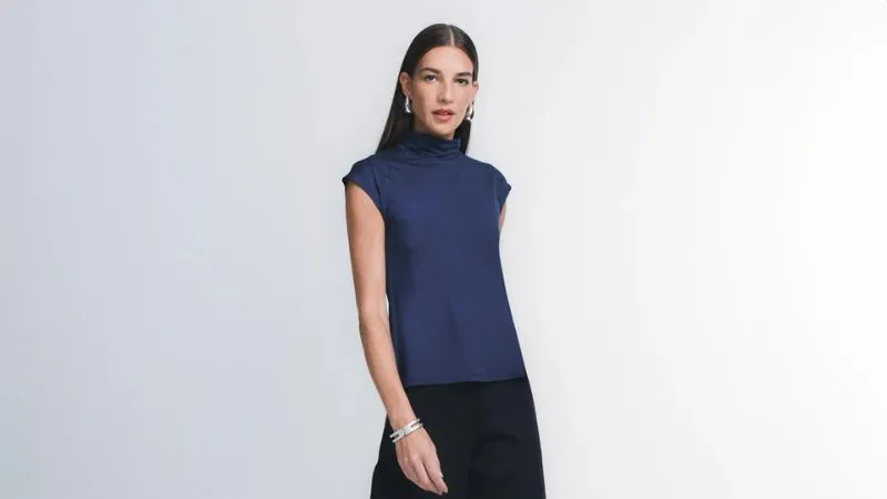 mulher usando uma roupa com tecido liocel