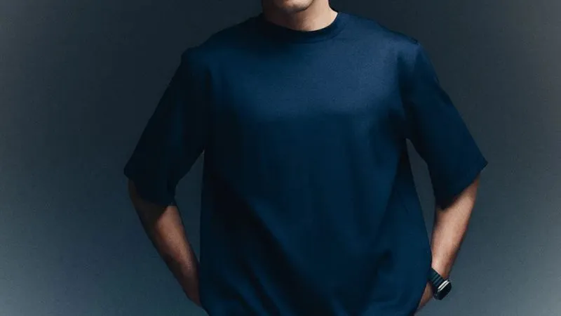 home usando camiseta insider