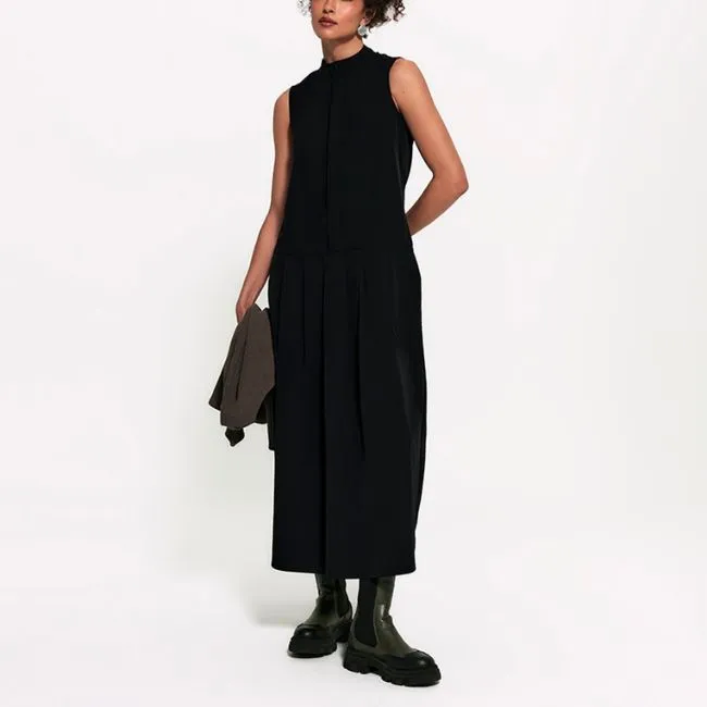 mulher com look para viajar insider