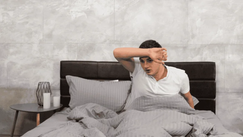 homem na cama
