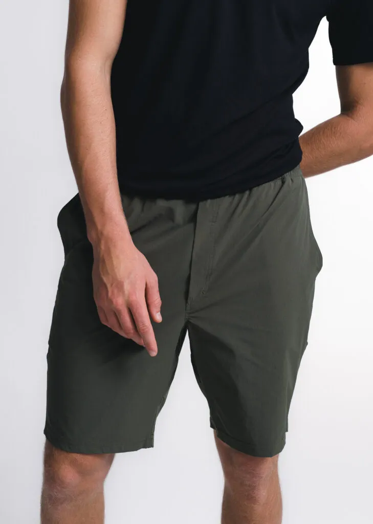 homem com calça cinza insider