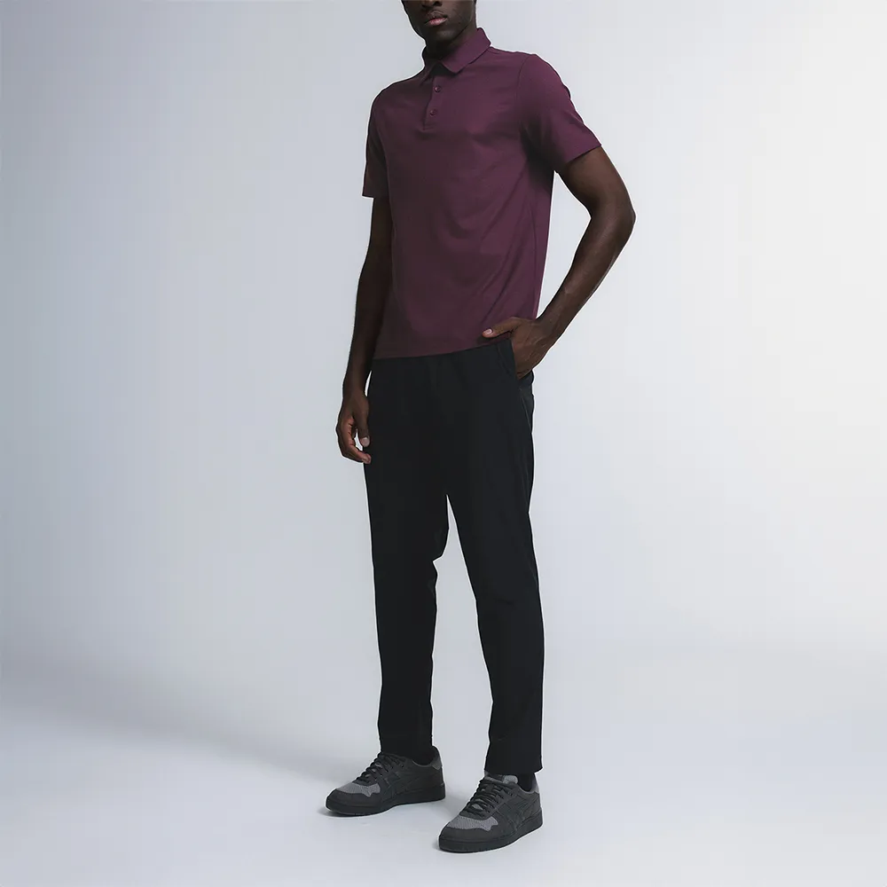 homem de lado com calça social preta insider