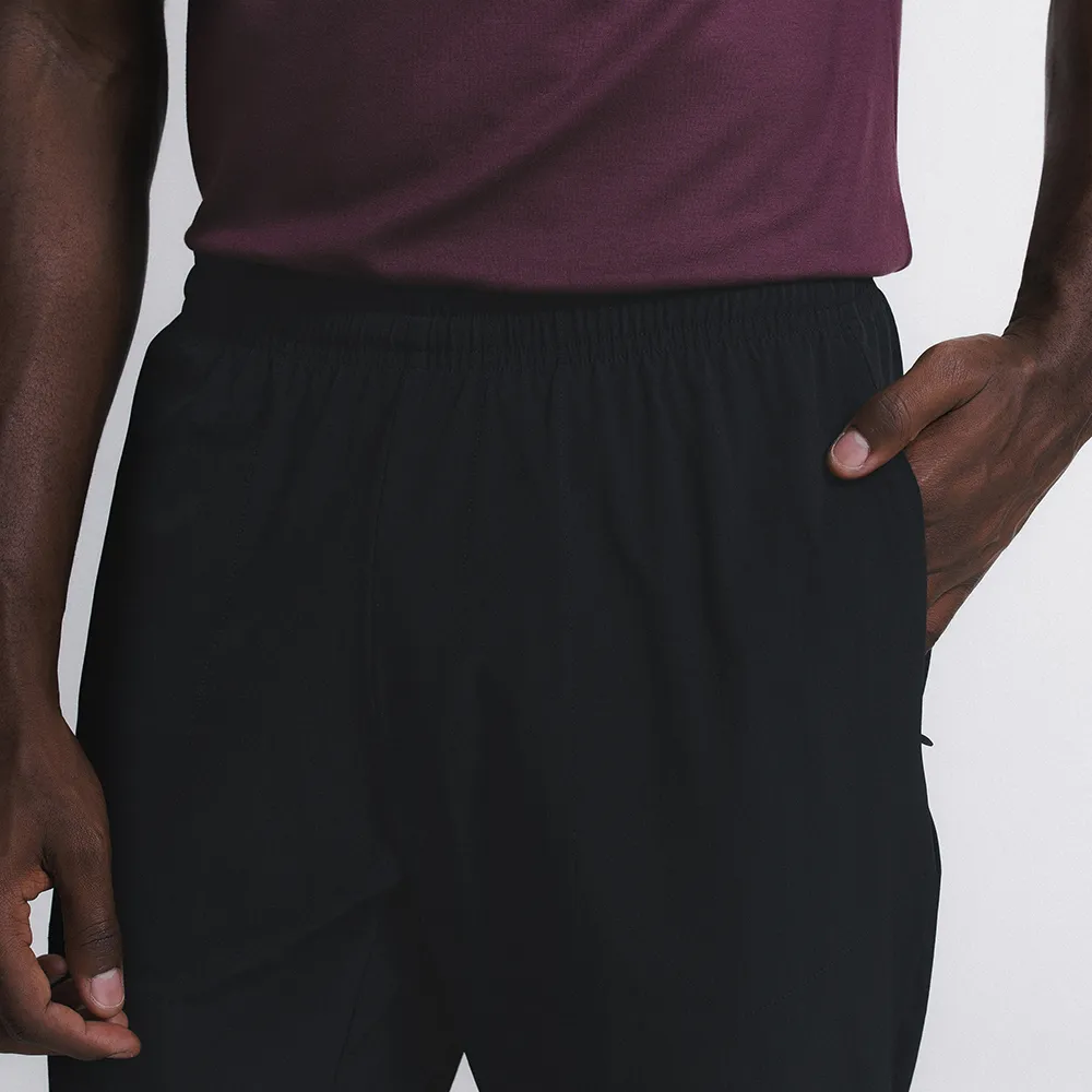 homem com calça preta insider