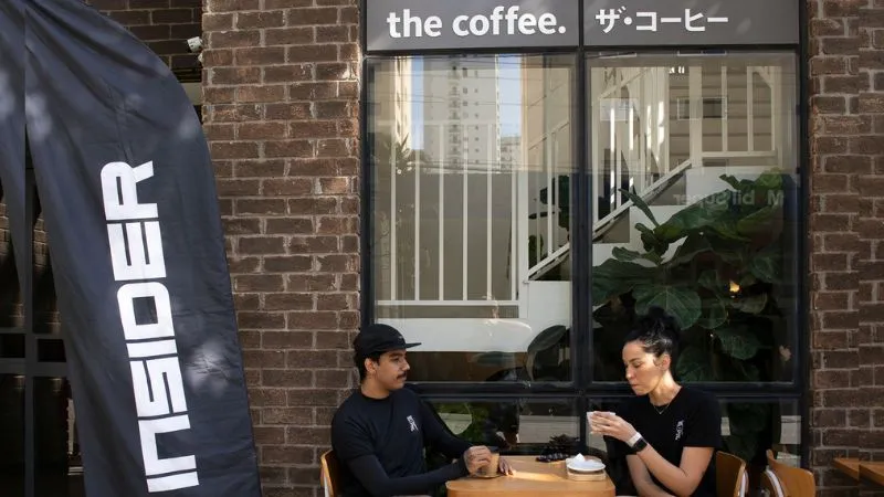 Collab Insider e The Coffee de camisetas