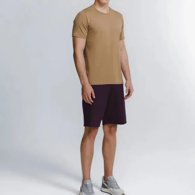 homem de camiseta e bermuda confortavel insider