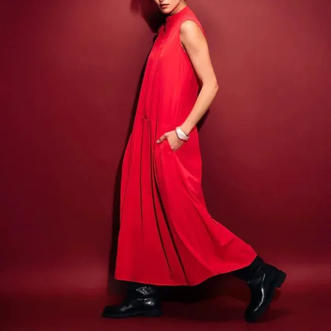 Vestido em tecido tecnológico que não amassa, com caimento leve e prático para o dia a dia e viagens.