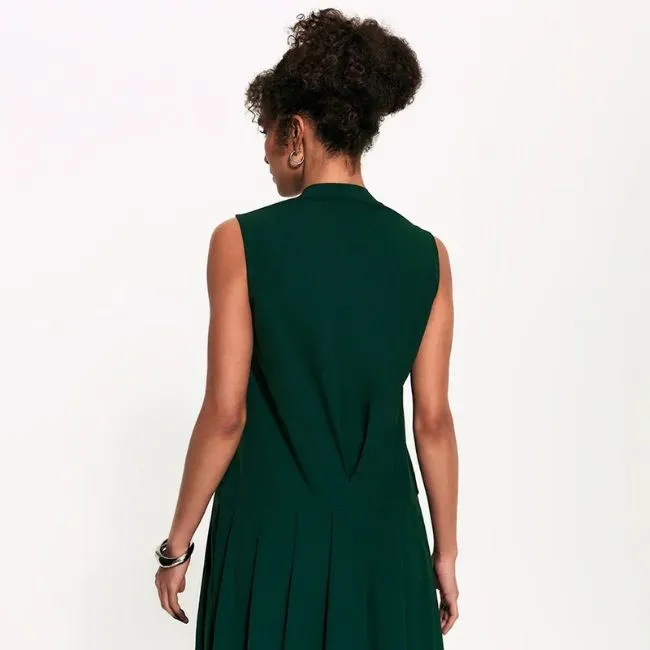 Tecido para vestido que não amassa em modelo elegante com caimento fluido, ideal para poliamida, microfibra ou viscose com elastano.
